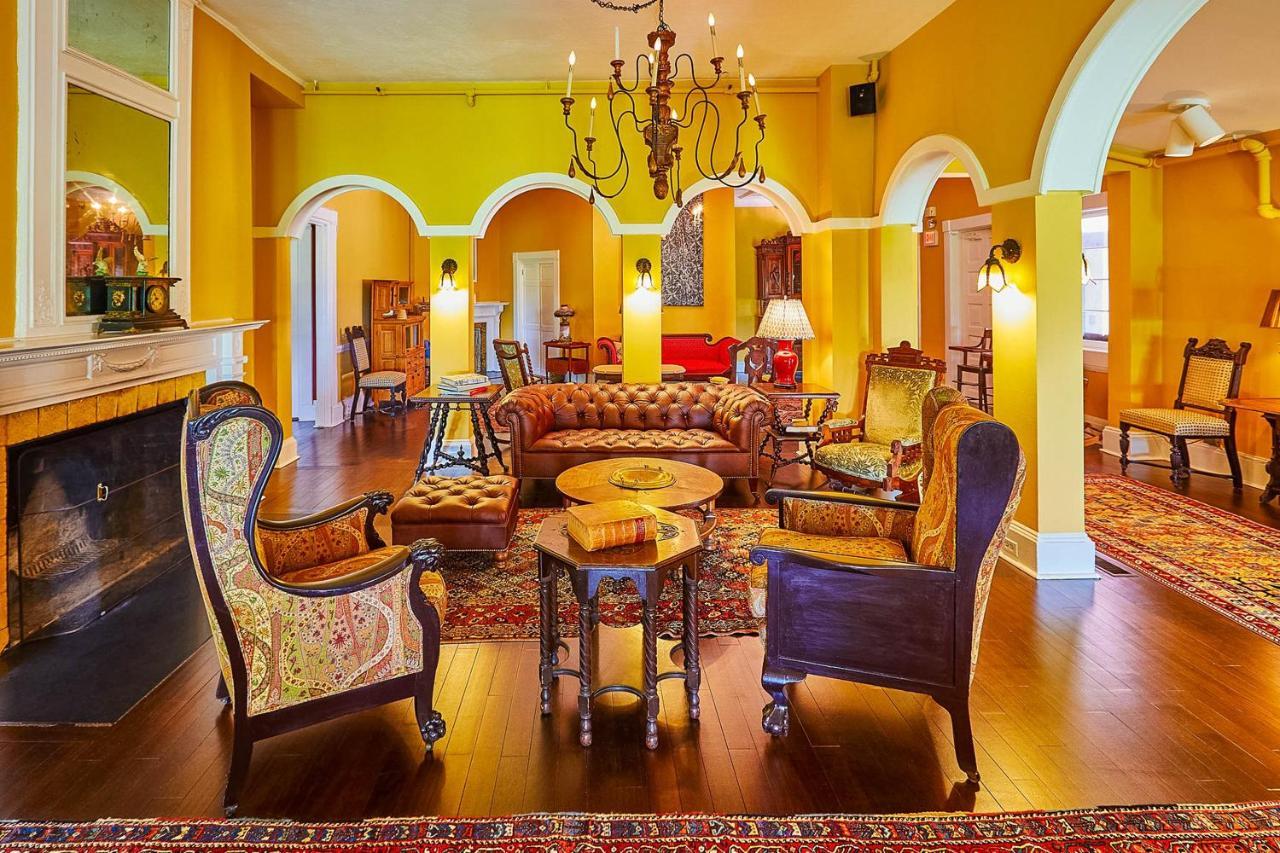 Apple Tree Inn Ленокс Экстерьер фото
