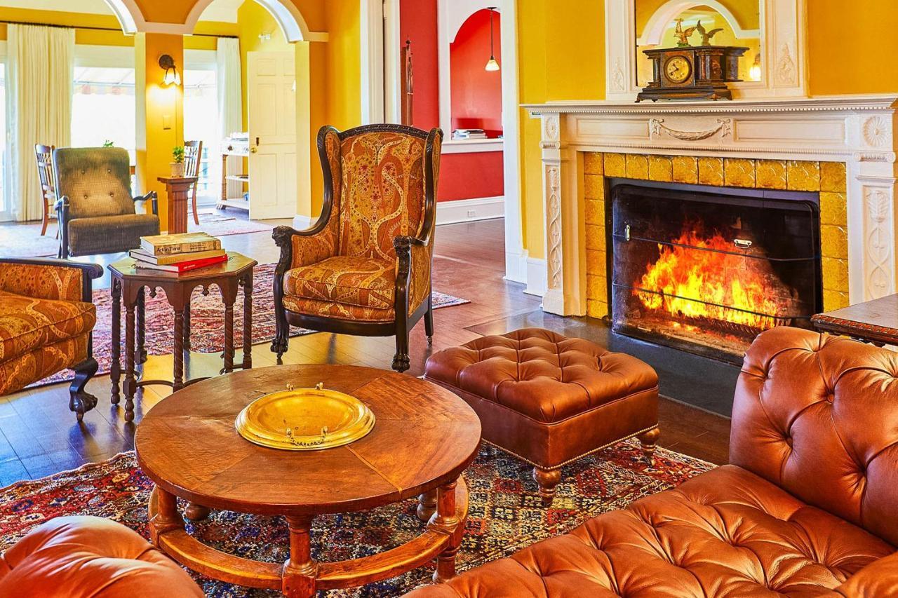 Apple Tree Inn Ленокс Экстерьер фото