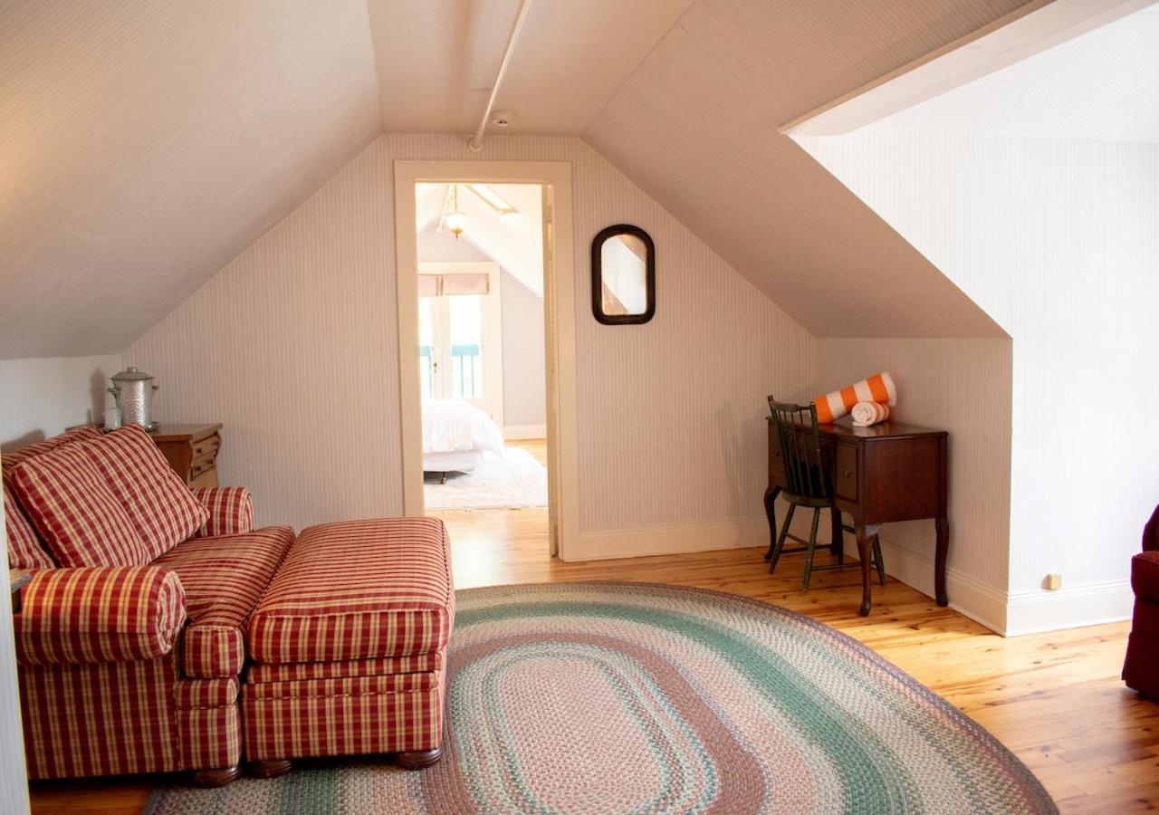 Apple Tree Inn Ленокс Экстерьер фото